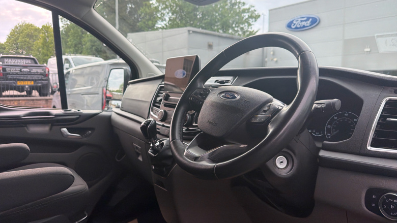 Ford Transit Custom 300 L2 Diesel Fwd 2.0 EcoBlue 130ps Low Roof D/Cab Limited Van